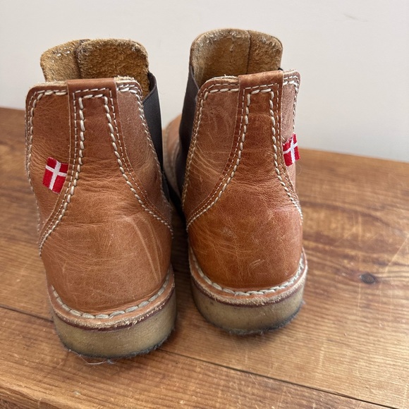 European Duckfeet Leather Chelsea Ankle Boot - Picture 4 of 9